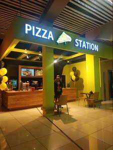 Pizza station